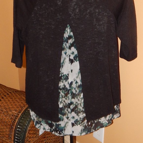 Ladies NY&C New York & Company Layered look Sweater - Blouse  Size L  3/4 Sleeve - Picture 3 of 7